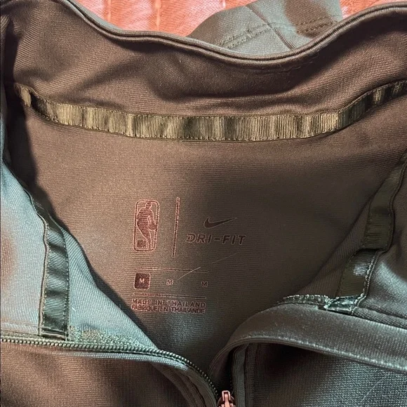 Nike Green NBA Bucks Team Pullover - Picture 2 of 3